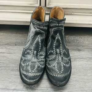 Sterling River Women's Taupe Embroidered R-Toe Booties